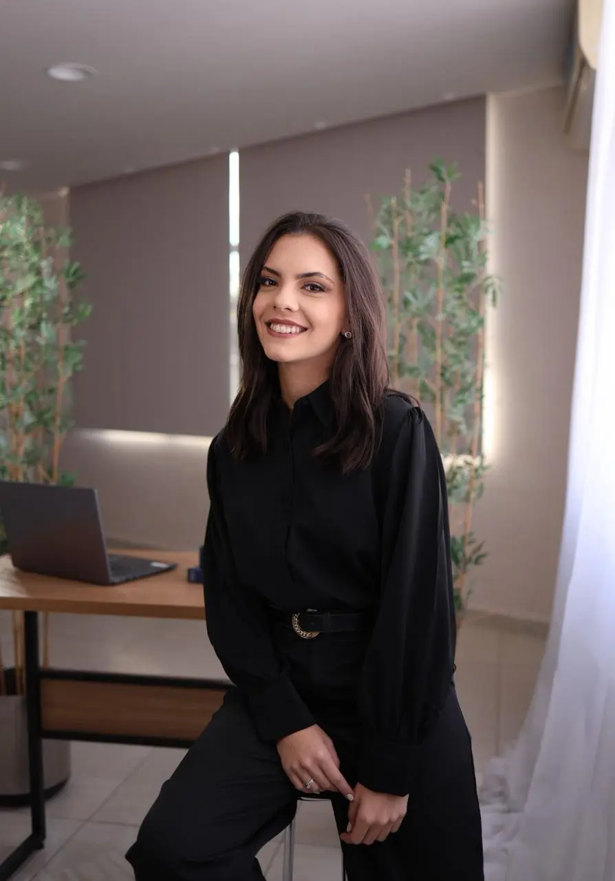 Júlia Sauer em seu espaço de atendimento online